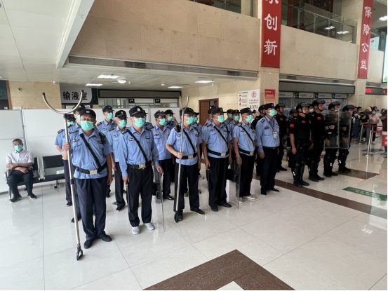 潤州保安聯(lián)合潤州公安分局“潤安”護(hù)盾急先鋒護(hù)衛(wèi)隊(duì)、鎮(zhèn)江市中西醫(yī)結(jié)合醫(yī)院開展應(yīng)急突發(fā)事件演練