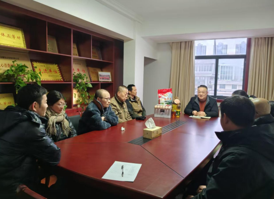 潤馨物業(yè)工會(huì)慰問公司困難職工座談會(huì)